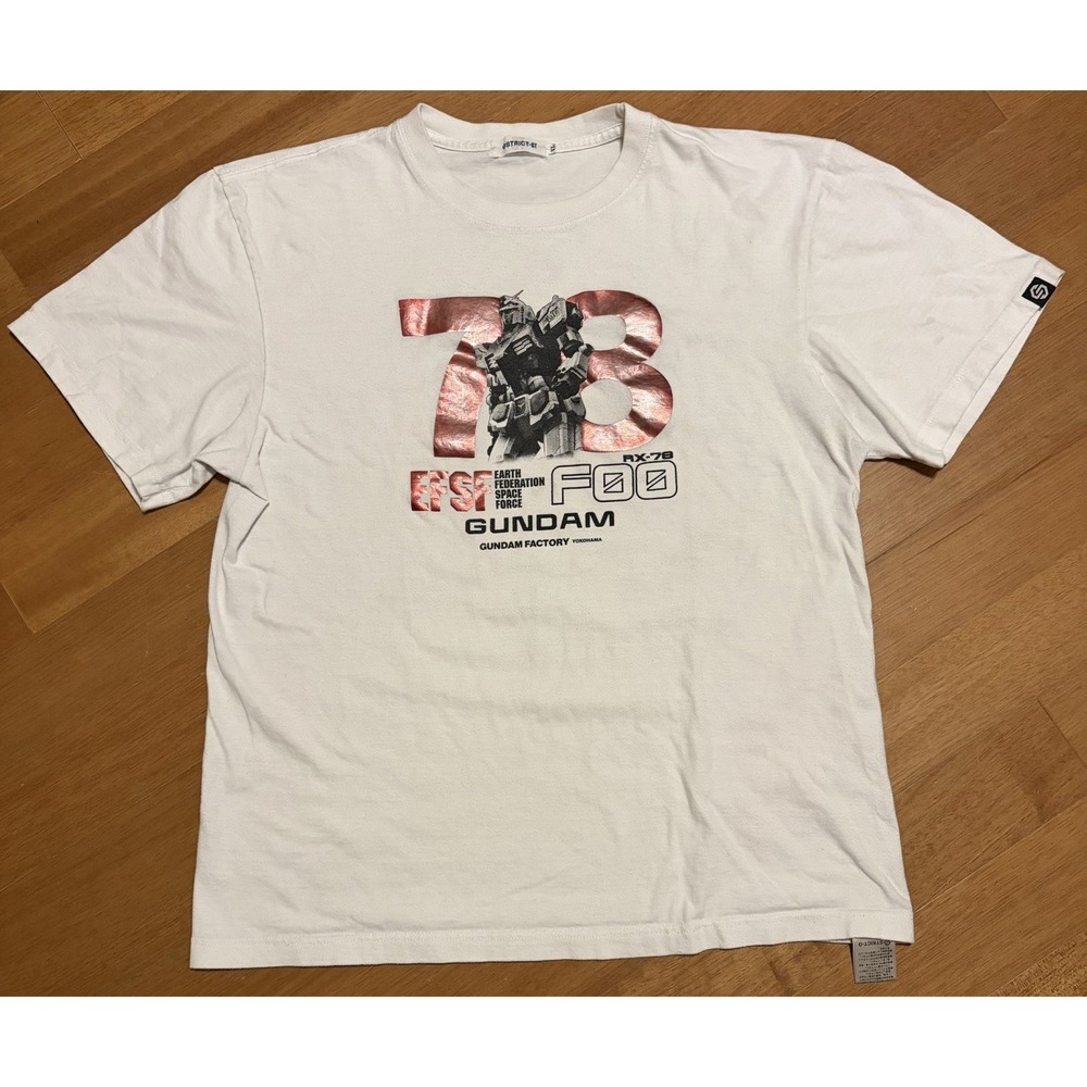 Uniqlo UT T Shirt XL Mens Mobile Suit Gundam serieRX-78-2 Gundam mobile suit